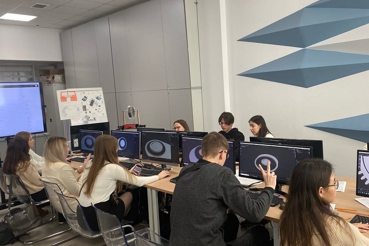 Студенты Елабужского института КФУ посетили креативную площадку 'Prom Art' Студенты Елабужского института КФУ посетили креативную площадку 'Prom Art'