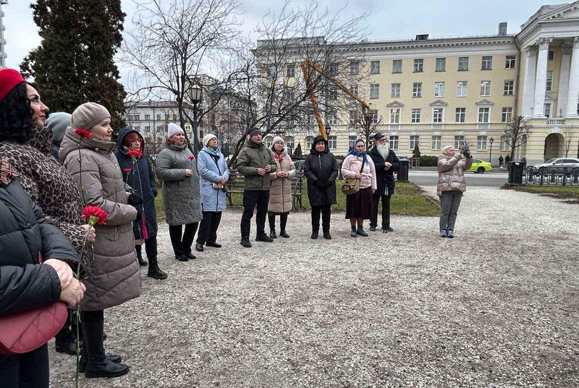 1 ������� - ���� �������� �. �. ������������