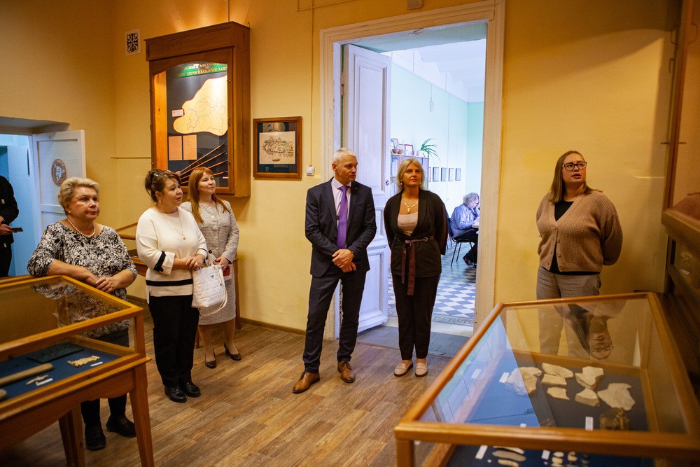 IX ������������ ������: ��������� (����)