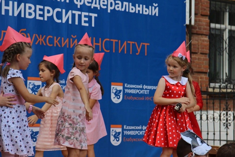 Все мы родом из детства Все мы родом из детства