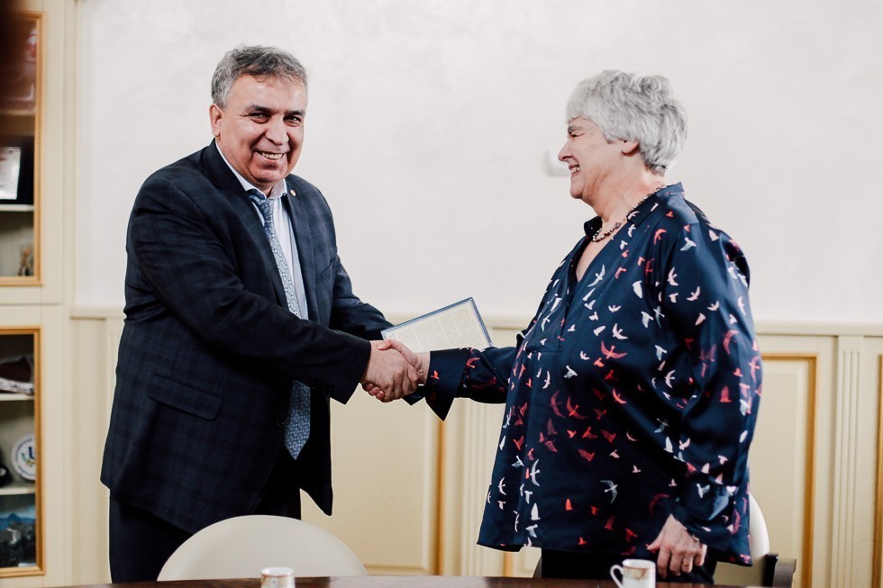 Professor Janet Hartley, London School of Economics, presented her research in Russian history Professor Janet Hartley, London School of Economics, presented her research in Russian history