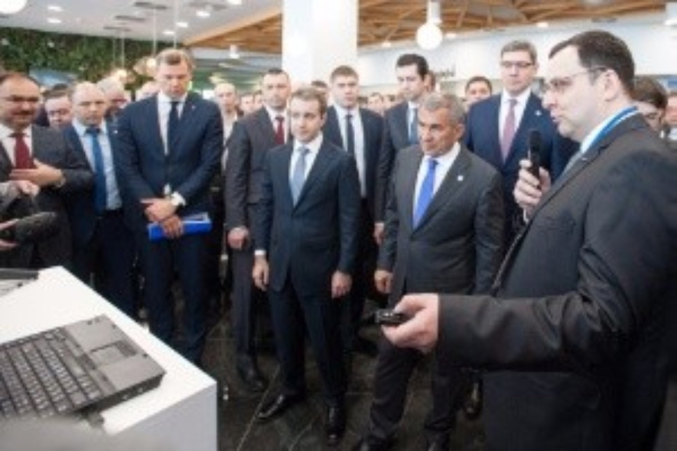 Professor Evgeni Magid and Research Associate Roman Lavrenov presented to President of Tatarstan Republic Rustam Minnikhanov a project on development a path search algorithm in search and rescue scenarios for a heterogeneous group of robots