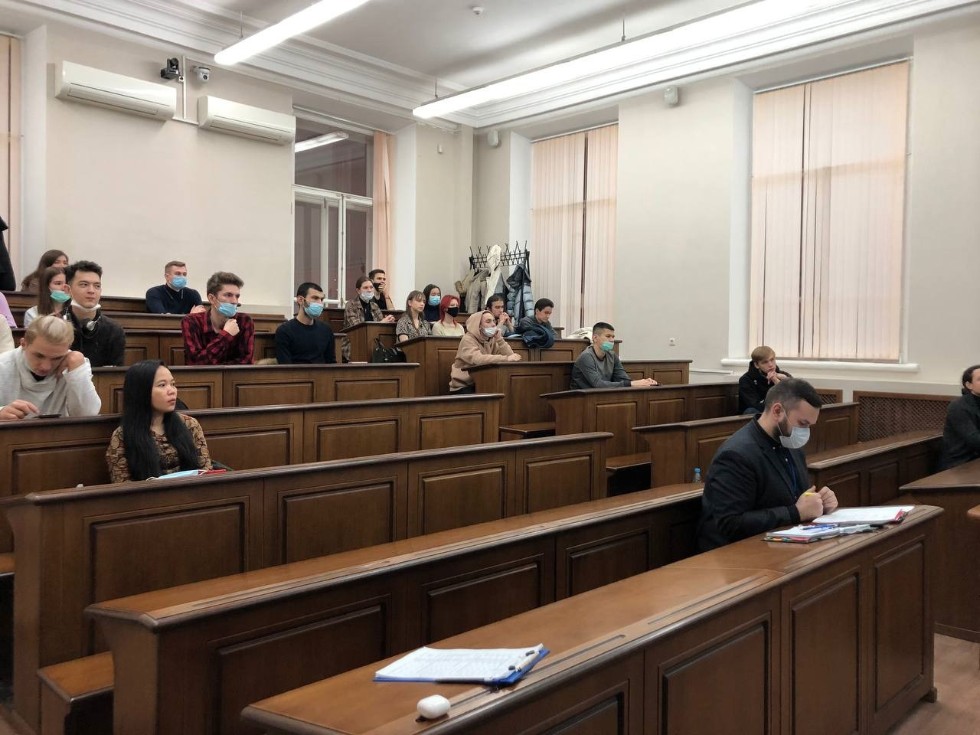 Студенты КФУ встретились с представителями Ак Барс Банка Студенты КФУ встретились с представителями Ак Барс Банка