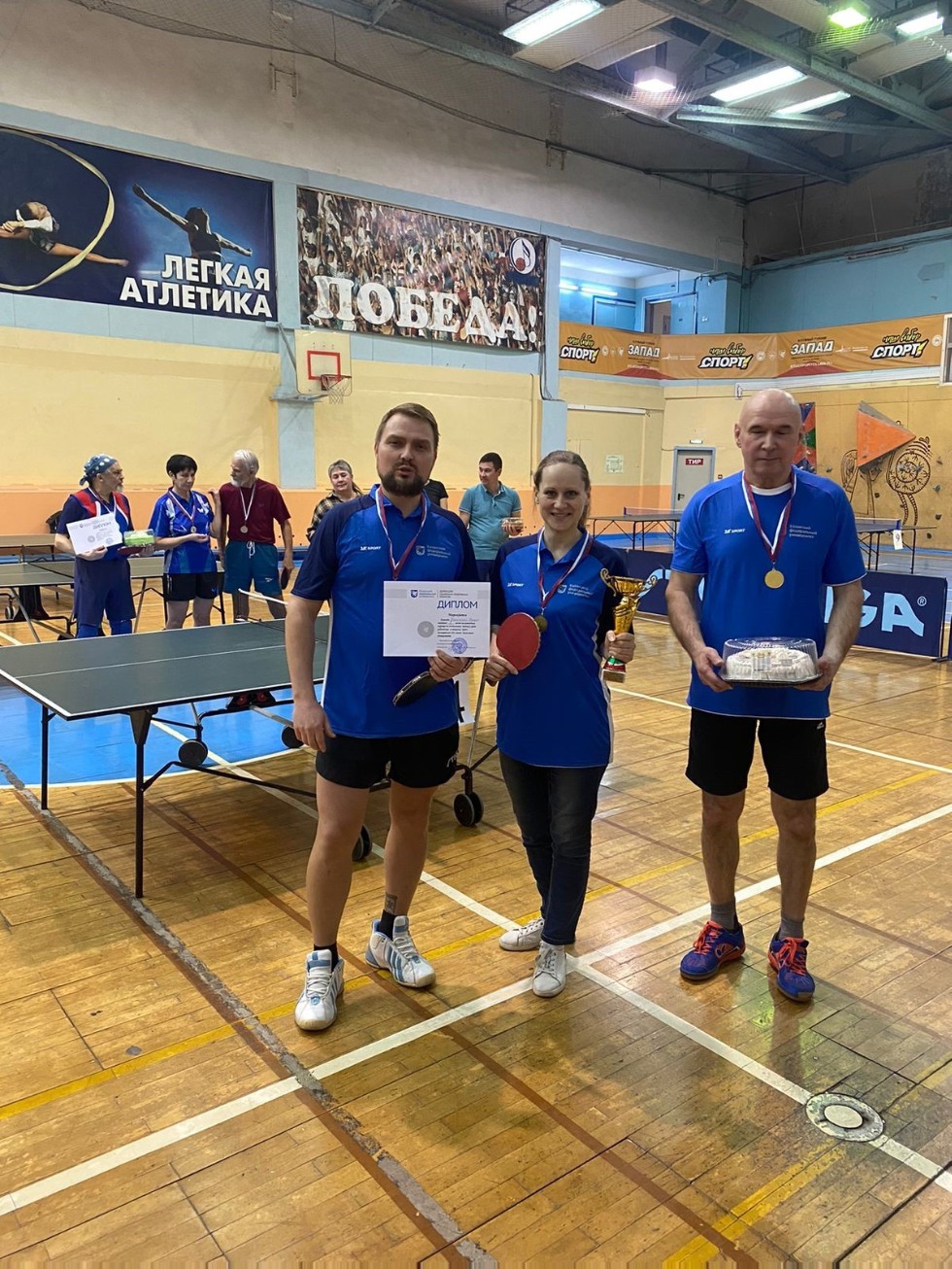 Поздравляем команду преподавателей и ветеранов Юрфака с победой в турнире по настольному теннису