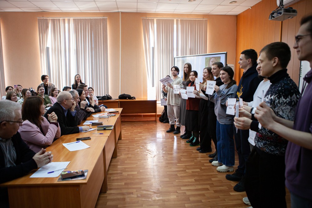 'Студенческая весна' стартовала с научного стендапа в Елабужском институте КФУ 'Студенческая весна' стартовала с научного стендапа в Елабужском институте КФУ