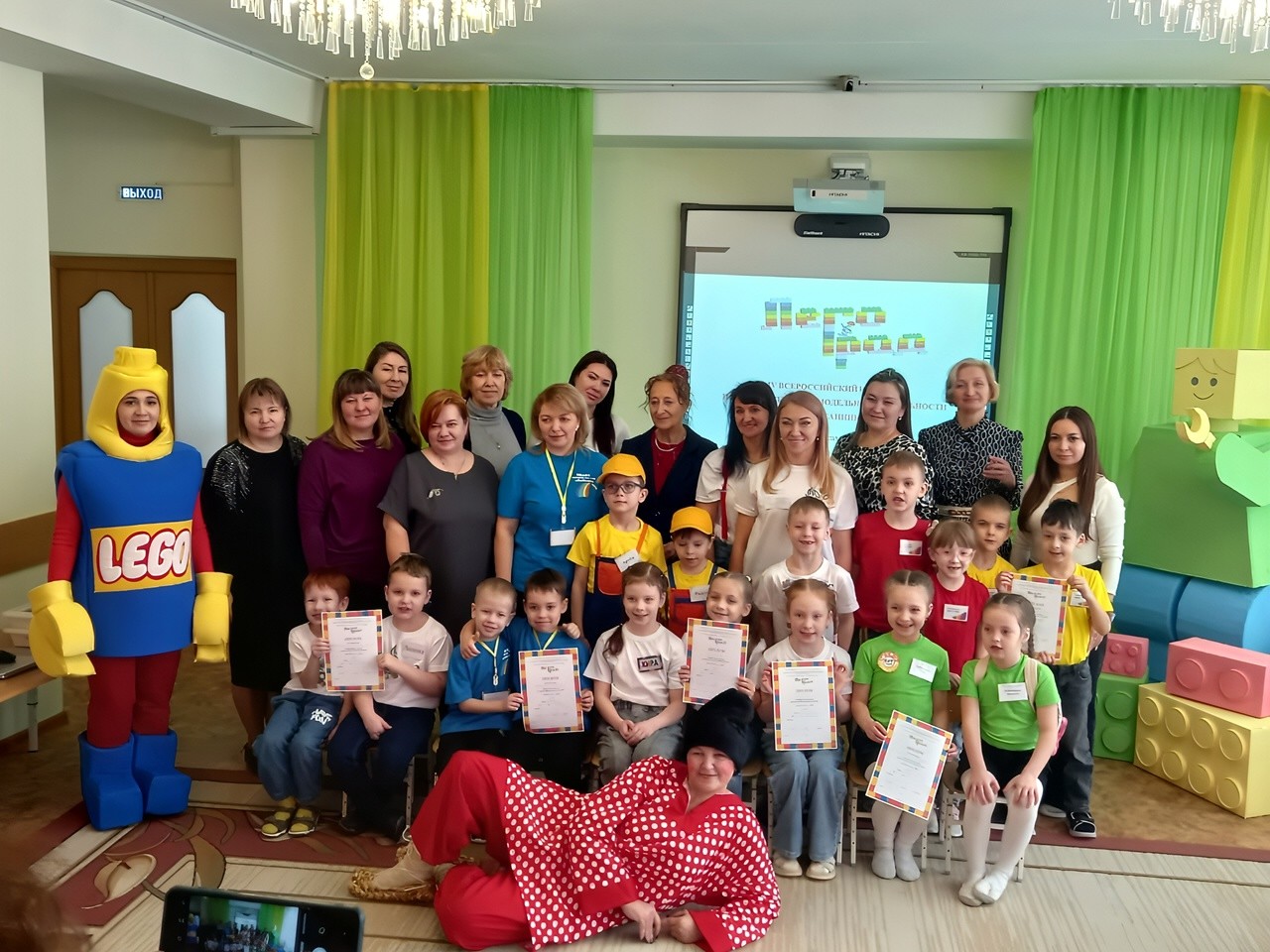 Ранняя профессионализация детей дошкольного возраста в рамках конкурсных проектов IV Всероссийского конкурса по конструктивно-модельной деятельности 'Легоград' Ранняя профессионализация детей дошкольного возраста в рамках конкурсных проектов IV Всероссийского конкурса по конструктивно-модельной деятельности 'Легоград'