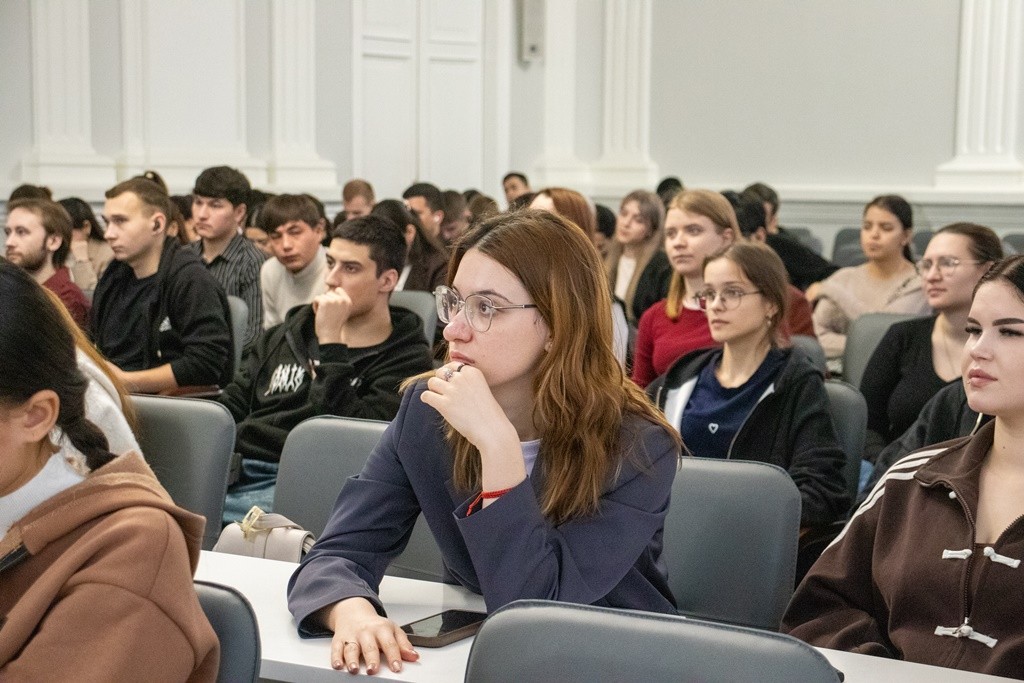 В Елабужском институте КФУ состоялась встреча с врачом В Елабужском институте КФУ состоялась встреча с врачом