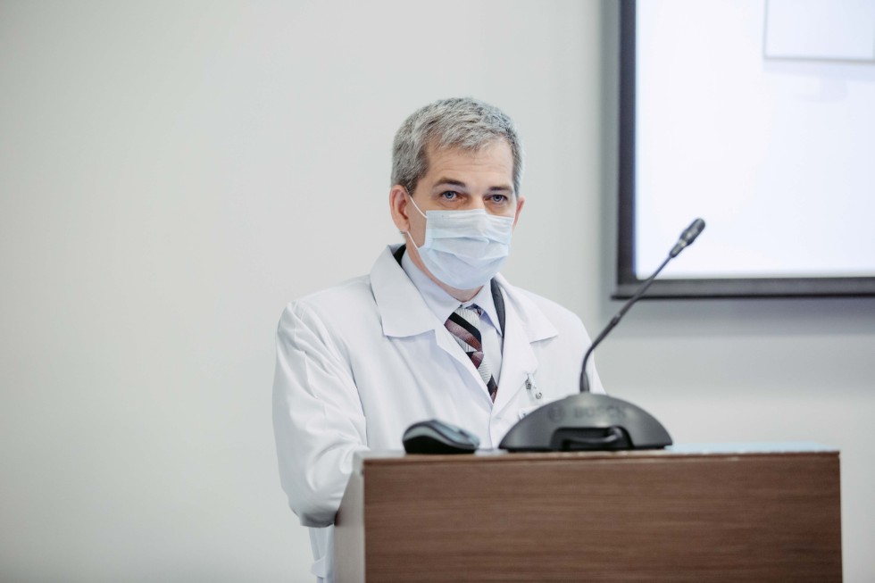 Extraordinary meeting with University Clinic ward chiefs held by Rector Ilshat Gafurov