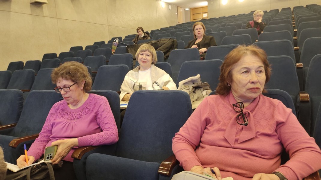 Для слушателей УТВ состоялась лекция, посвященная банковским услугам и цифровому рублю Для слушателей УТВ состоялась лекция, посвященная банковским услугам и цифровому рублю