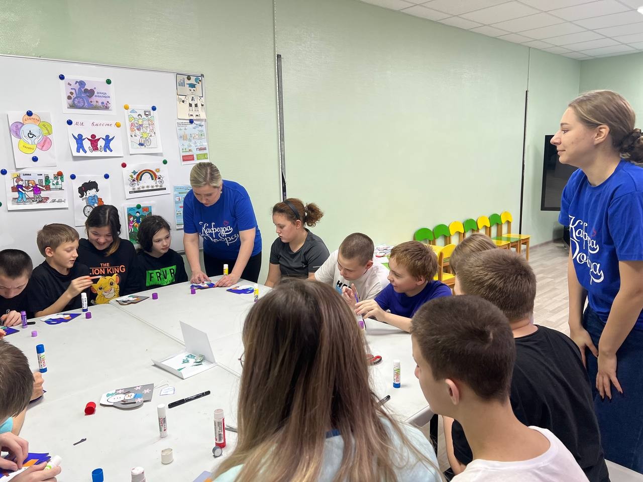 Волонтеры 'Кафедры Добра' Елабужского института КФУ провели творческий мастер-класс для детей с ОВЗ Волонтеры 'Кафедры Добра' Елабужского института КФУ провели творческий мастер-класс для детей с ОВЗ