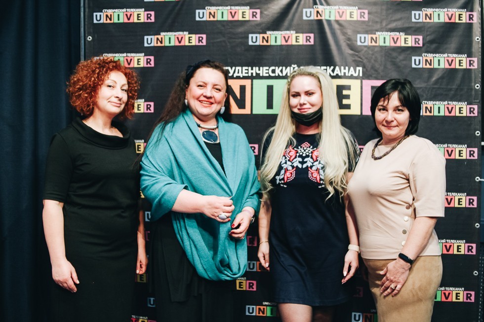 ���������� ��� ������� ������ ���������� INSTA LIVE, ����������� ��� �� �������