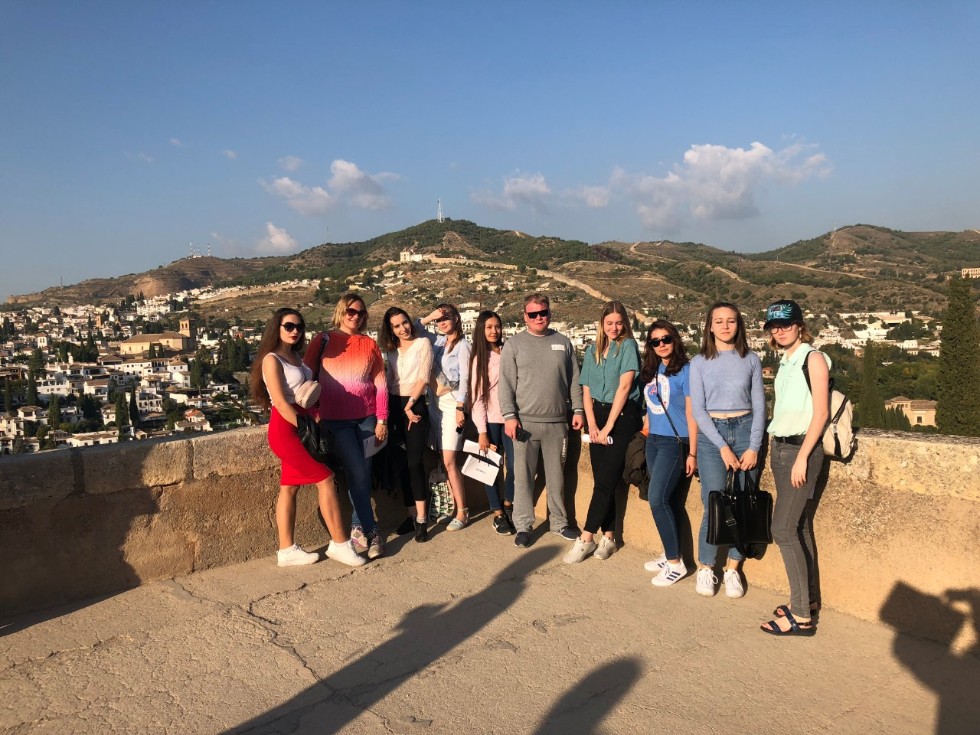 В Гранаду за знаниями и культурным опытом В Гранаду за знаниями и культурным опытом