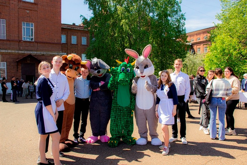 Ярмарка 'Добрый университет' прошла в Елабужском институте КФУ Ярмарка 'Добрый университет' прошла в Елабужском институте КФУ