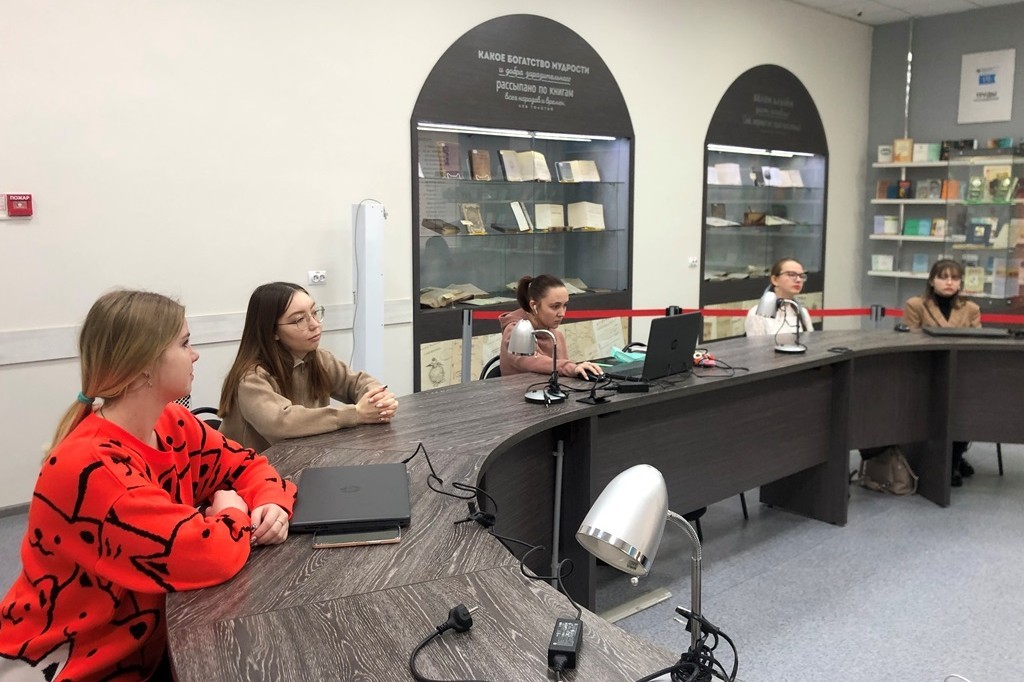 В Елабужском институте состоялся круглый стол активистов научных кружков В Елабужском институте состоялся круглый стол активистов научных кружков