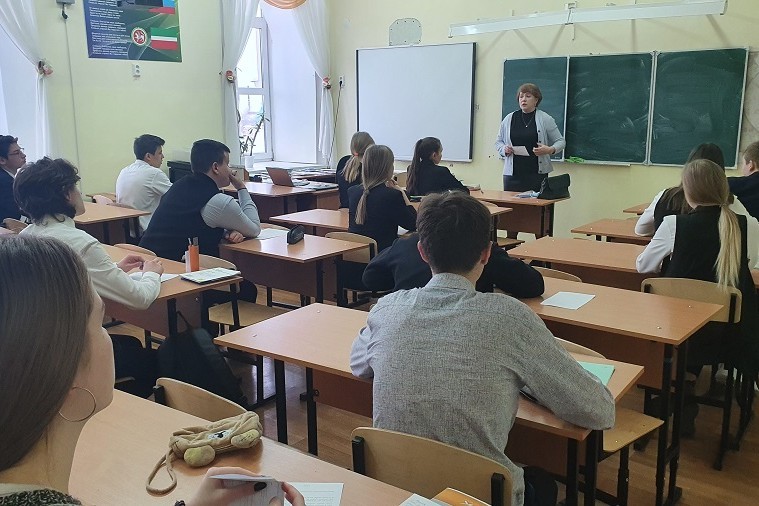 А ты поступаешь в Елабужский институт КФУ? А ты поступаешь в Елабужский институт КФУ?