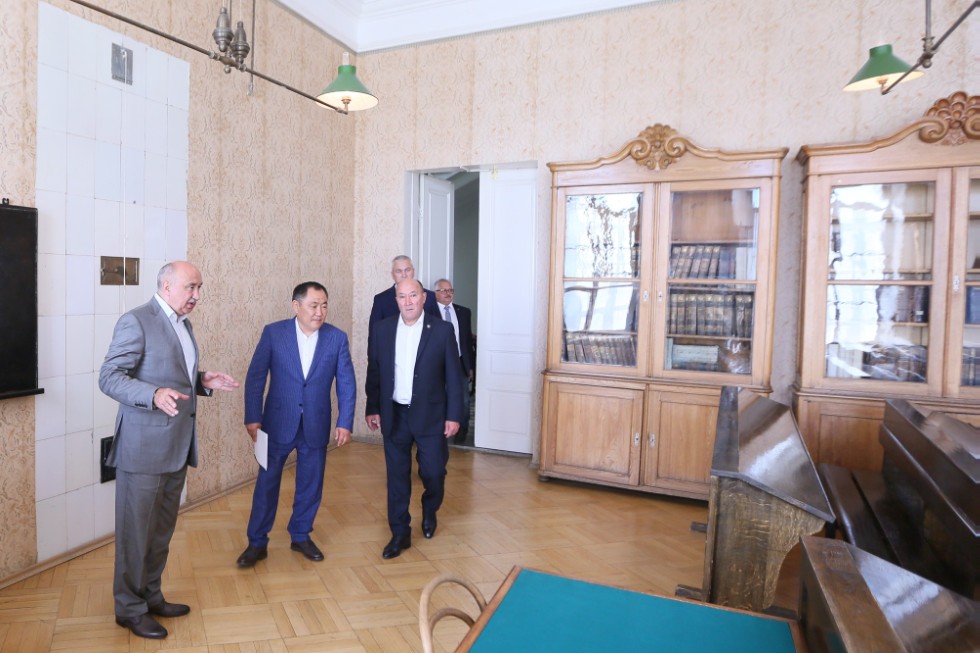 Visit by Governor of Tyva Sholban Kara-ool
