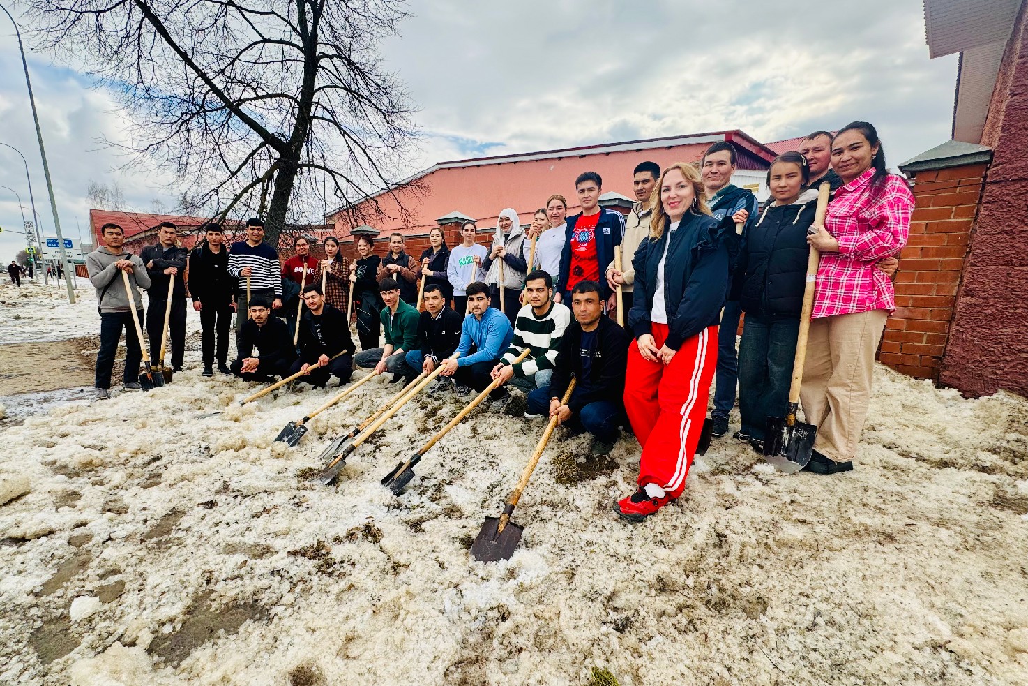 'Трудовой десант' Высшей школы педагогики и филологии 'Трудовой десант' Высшей школы педагогики и филологии