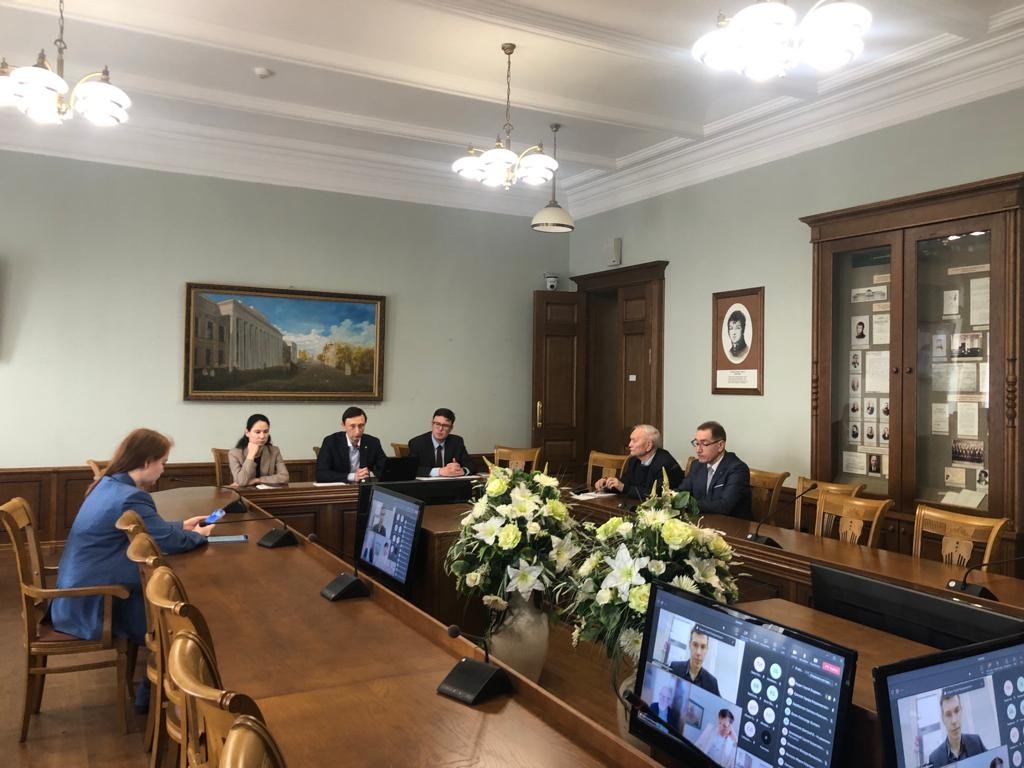 Прошел международный научный круглый стол 'Основные парадигмы в методологии исследования современных правовых систем' Прошел международный научный круглый стол 'Основные парадигмы в методологии исследования современных правовых систем'