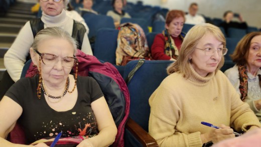 Откуда взялись татары: для студентов серебряного возраста состоялась лекция историка-генеаолога Искандера Гильманова Откуда взялись татары: для студентов серебряного возраста состоялась лекция историка-генеаолога Искандера Гильманова