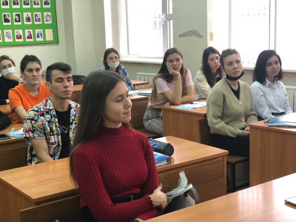 Шагыйрә Илсөяр Иксанова белән очрашу Шагыйрә Илсөяр Иксанова белән очрашу