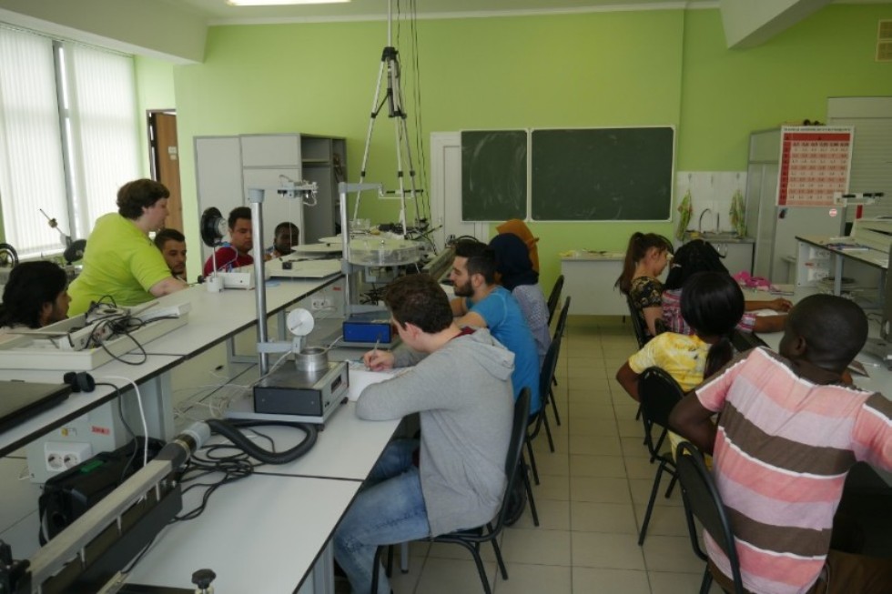 Practice in mechanics (laboratory �� 706, 707)