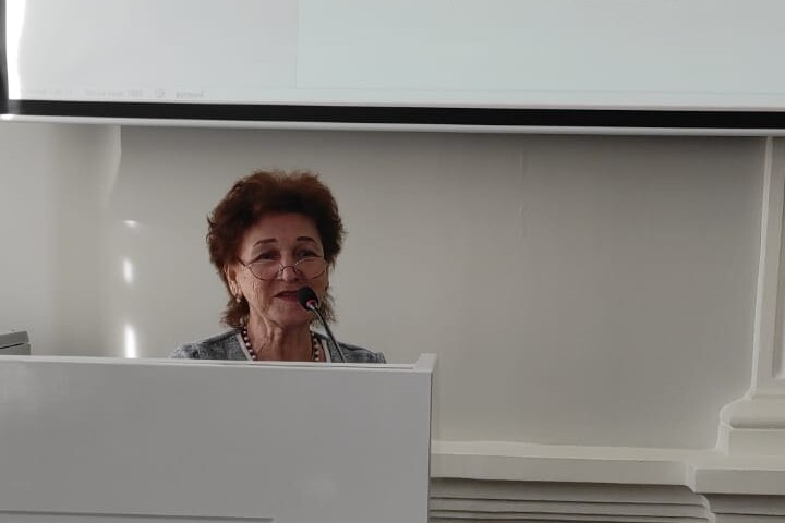 Всероссийский научно-методический семинар 'Инновации и традиции в современном школьном образовании: теория и практика' Всероссийский научно-методический семинар 'Инновации и традиции в современном школьном образовании: теория и практика'