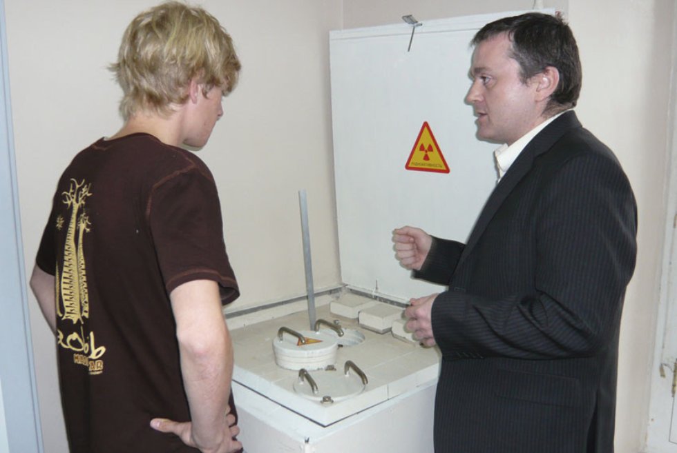 УЛ 'Ядерная физика' УЛ 'Ядерная физика'