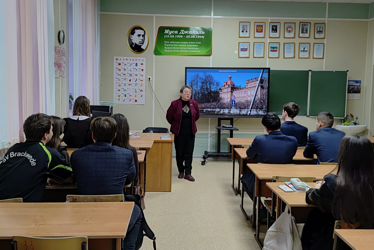 Профориентационная встреча прошла в елабужской школе №2 Профориентационная встреча прошла в елабужской школе №2