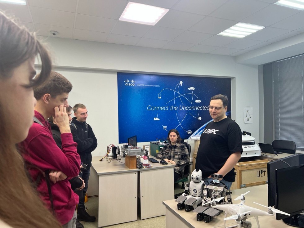 Экскурсия для студентов Инженерного института Казанского Федерального Университета в Лабораторию Интеллектуальных Робототехнических Систем