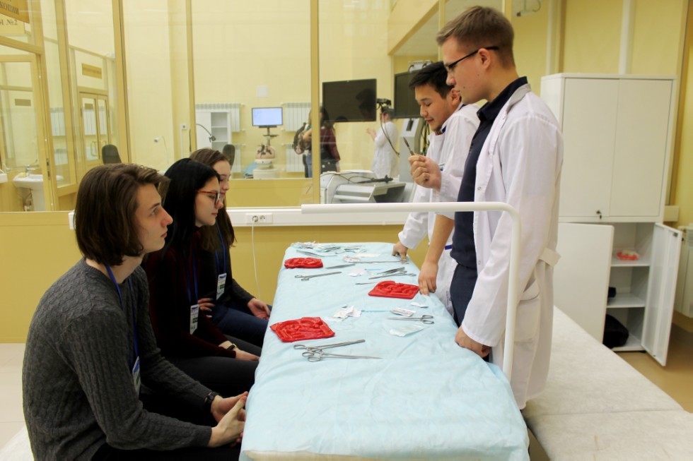 В КФУ провели медицинские квесты для лучших абитуриентов региона В КФУ провели медицинские квесты для лучших абитуриентов региона