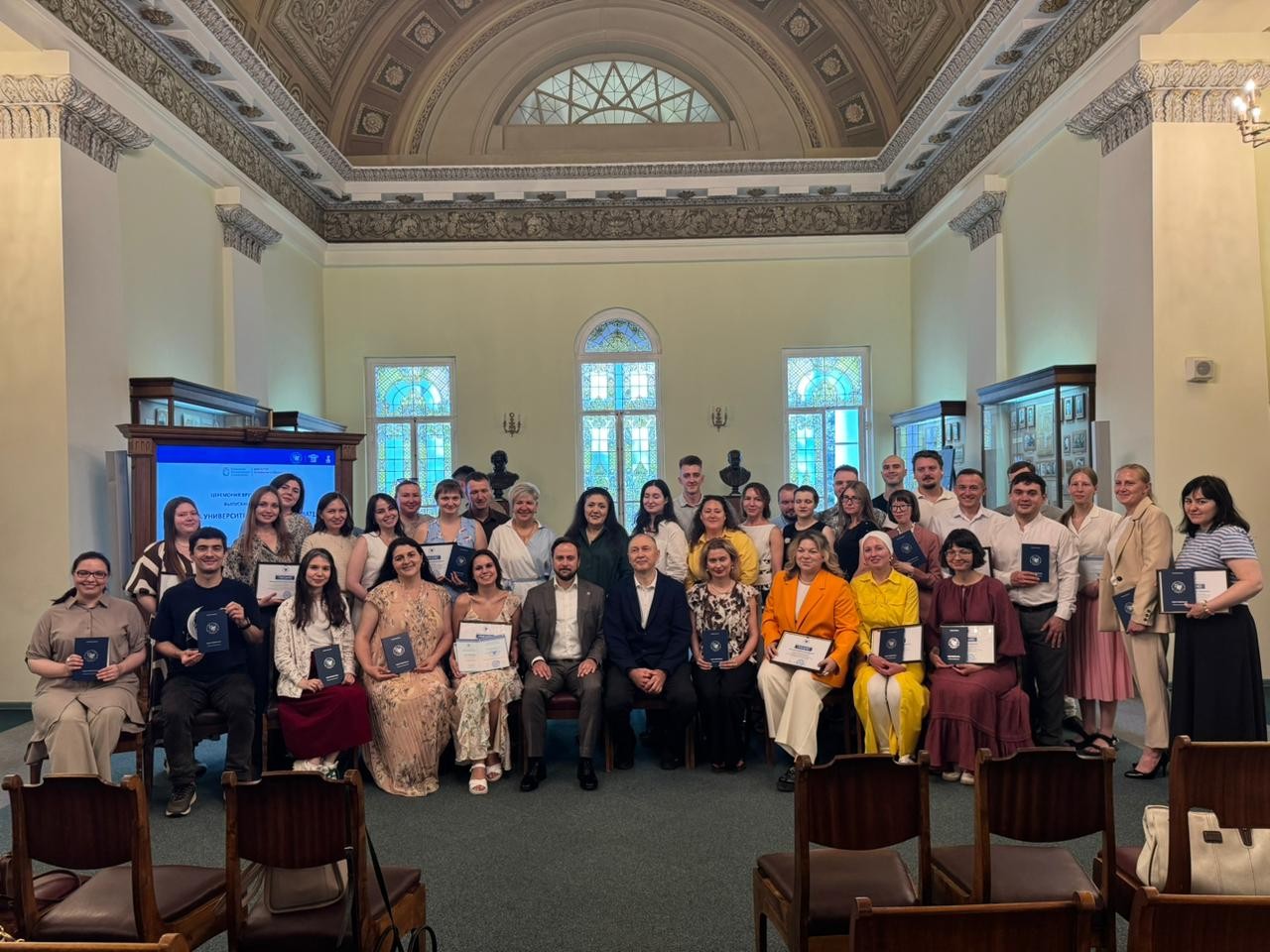 В Институте психологии и образования вручили удостоверения слушателям программы повышения квалификации 'Школа университетского преподавателя' В Институте психологии и образования вручили удостоверения слушателям программы повышения квалификации 'Школа университетского преподавателя'