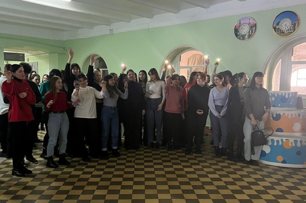 Праздник к нам приходит Праздник к нам приходит