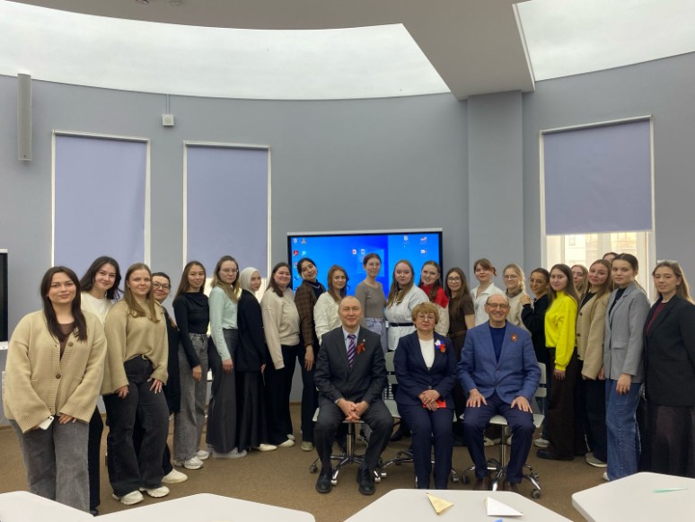 Патриотическое воспитание студентов Института психологии и образования и юных актеров детского театра 'Радуга' Патриотическое воспитание студентов Института психологии и образования и юных актеров детского театра 'Радуга'