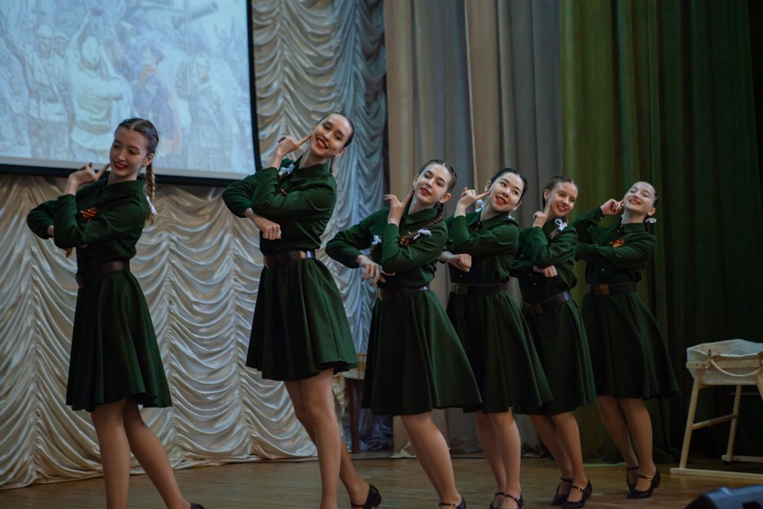 Митинг, премьера, Бессмертный полк: День Победы отметили в Елабужском институте КФУ Митинг, премьера, Бессмертный полк: День Победы отметили в Елабужском институте КФУ