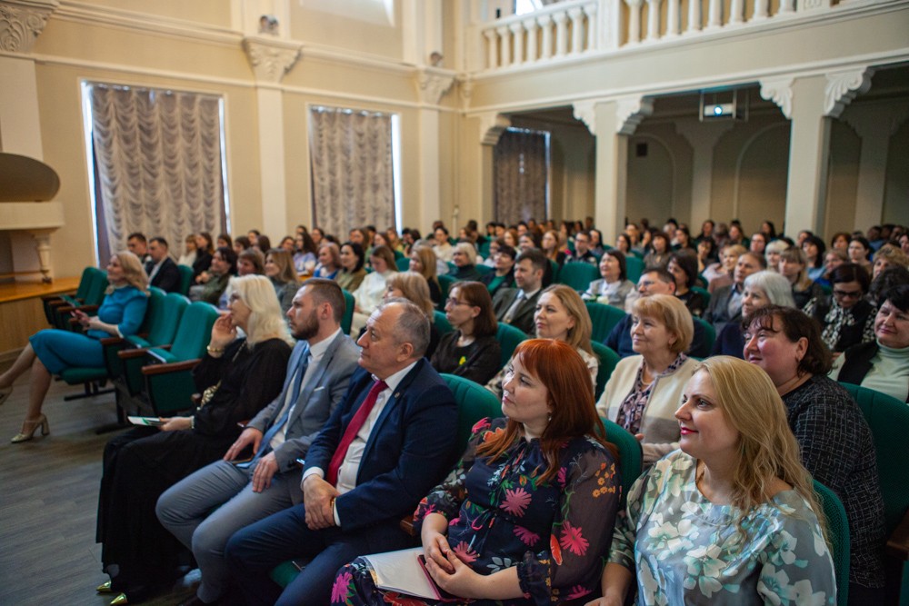 Праздничный концерт '23+8' прошел в Елабужском институте КФУ Праздничный концерт '23+8' прошел в Елабужском институте КФУ