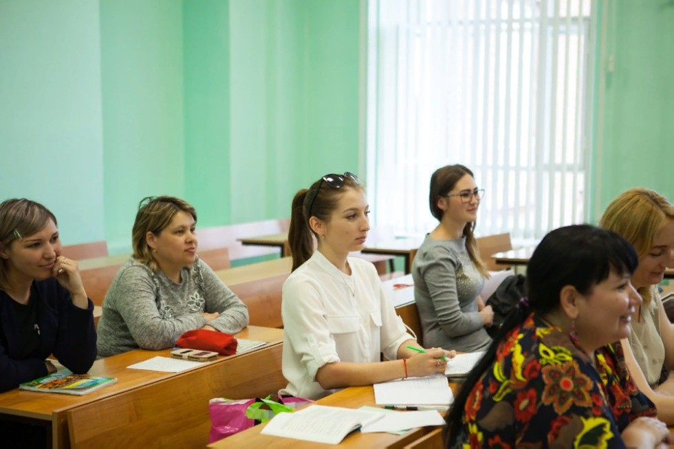 В Елабужском институте КФУ прошла публичная лекция 'Лев Толстой - мыслитель и художник' В Елабужском институте КФУ прошла публичная лекция 'Лев Толстой - мыслитель и художник'