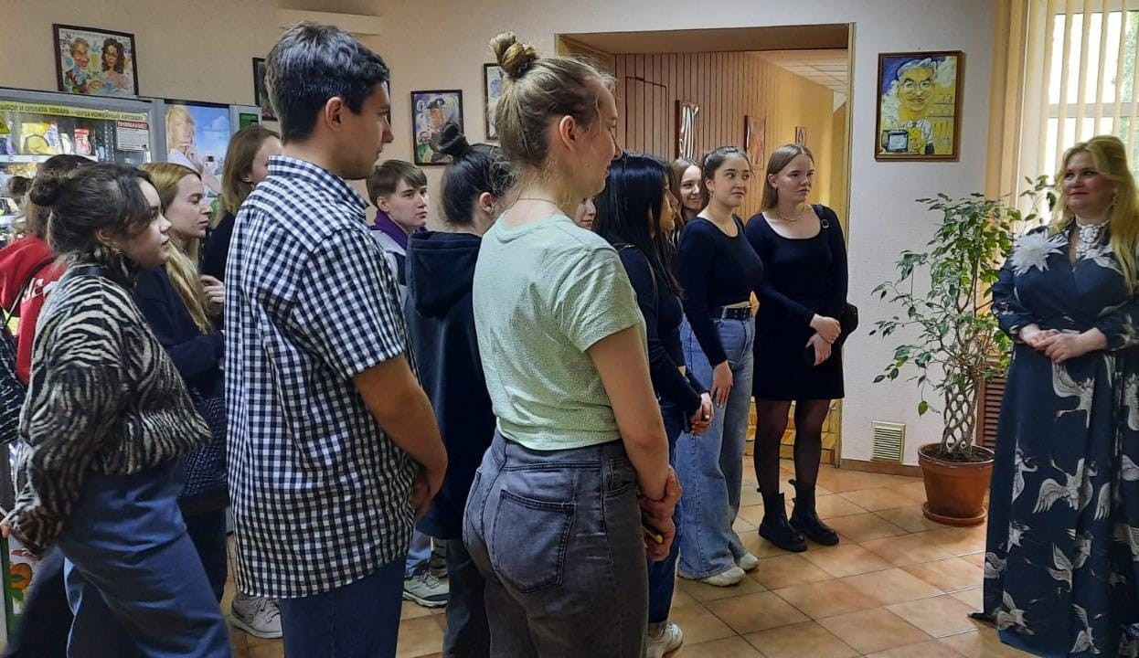 Студенты Высшей школы иностранных языков и перевода в гостях у ТК 'Эфир' Студенты Высшей школы иностранных языков и перевода в гостях у ТК 'Эфир'