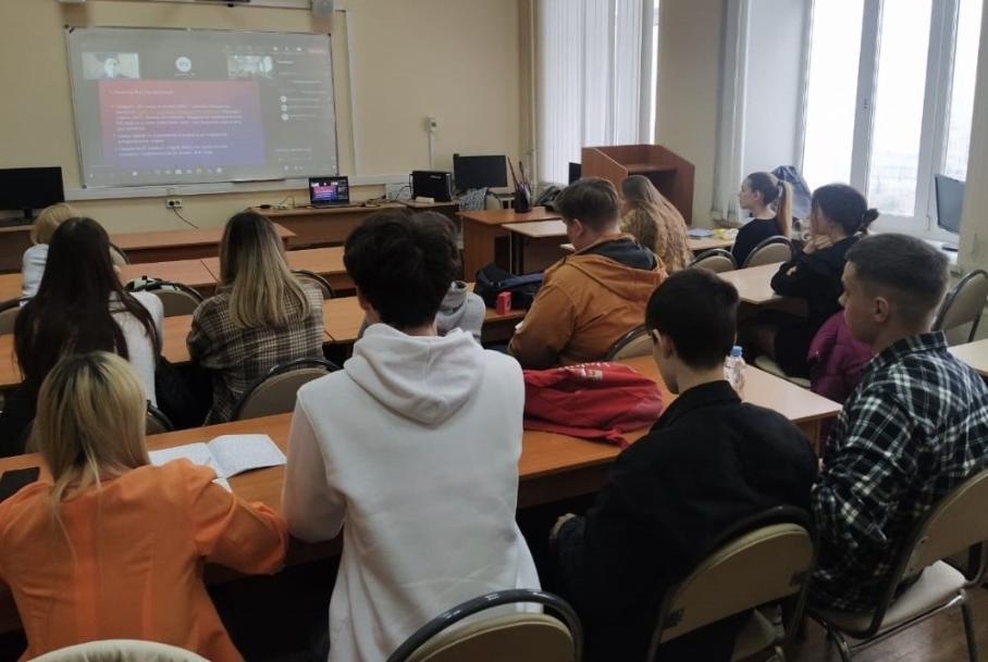 В ИМО прошла встреча студентов-регионоведов с директором проекта 'Российско-Мексиканский форум', профессором Рафаэлем Контрерас Луна В ИМО прошла встреча студентов-регионоведов с директором проекта 'Российско-Мексиканский форум', профессором Рафаэлем Контрерас Луна