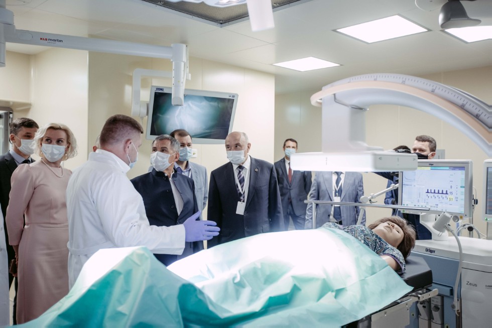 Center for Precision and Regenerative Medicine toured by President of Tatarstan Rustam Minnikhanov