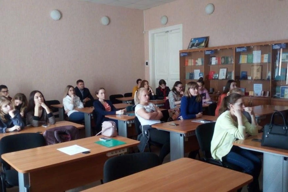 Вспомним и почтим трудовой и боевой подвиг советского народа в великой победе Вспомним и почтим трудовой и боевой подвиг советского народа в великой победе