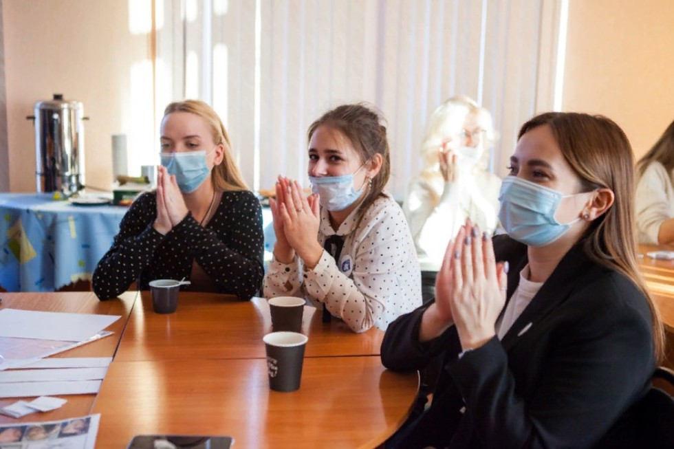 В Елабужском институте прошел квиз для преподавателей и сотрудников ЕИ КФУ и ОШ 'Университетская', посвященный Дню учителя В Елабужском институте прошел квиз для преподавателей и сотрудников ЕИ КФУ и ОШ 'Университетская', посвященный Дню учителя