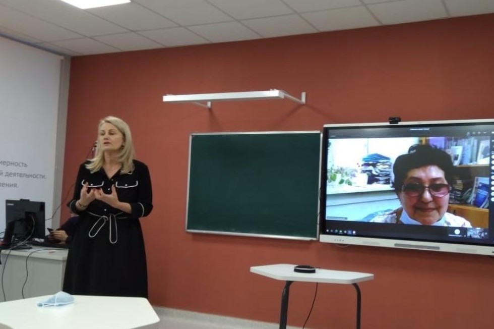 Стратегию развития начального звена обсудили в 'Университетской' школе Стратегию развития начального звена обсудили в 'Университетской' школе