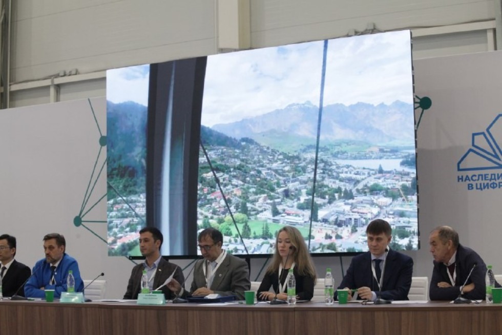 Сотрудники кафедры сервиса и туризма Фахрутдинова Лилия Раисовна и Рожко Михаил Викторович Сотрудники кафедры сервиса и туризма Фахрутдинова Лилия Раисовна и Рожко Михаил Викторович