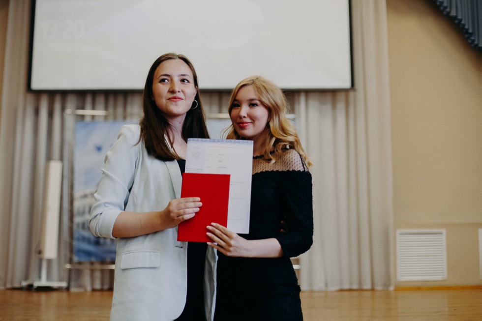 Состоялось торжественное вручение дипломов выпускникам бакалавриата по направлению Состоялось торжественное вручение дипломов выпускникам бакалавриата по направлению