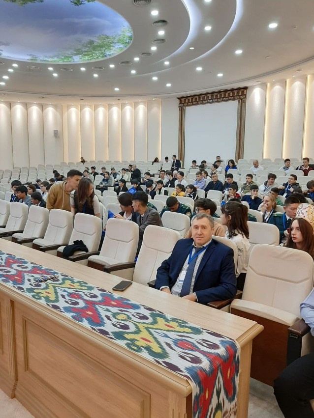 Представители ИВМиИТ на хакатоне для школьников 'Вектор 4.0' в городе Ташкент.