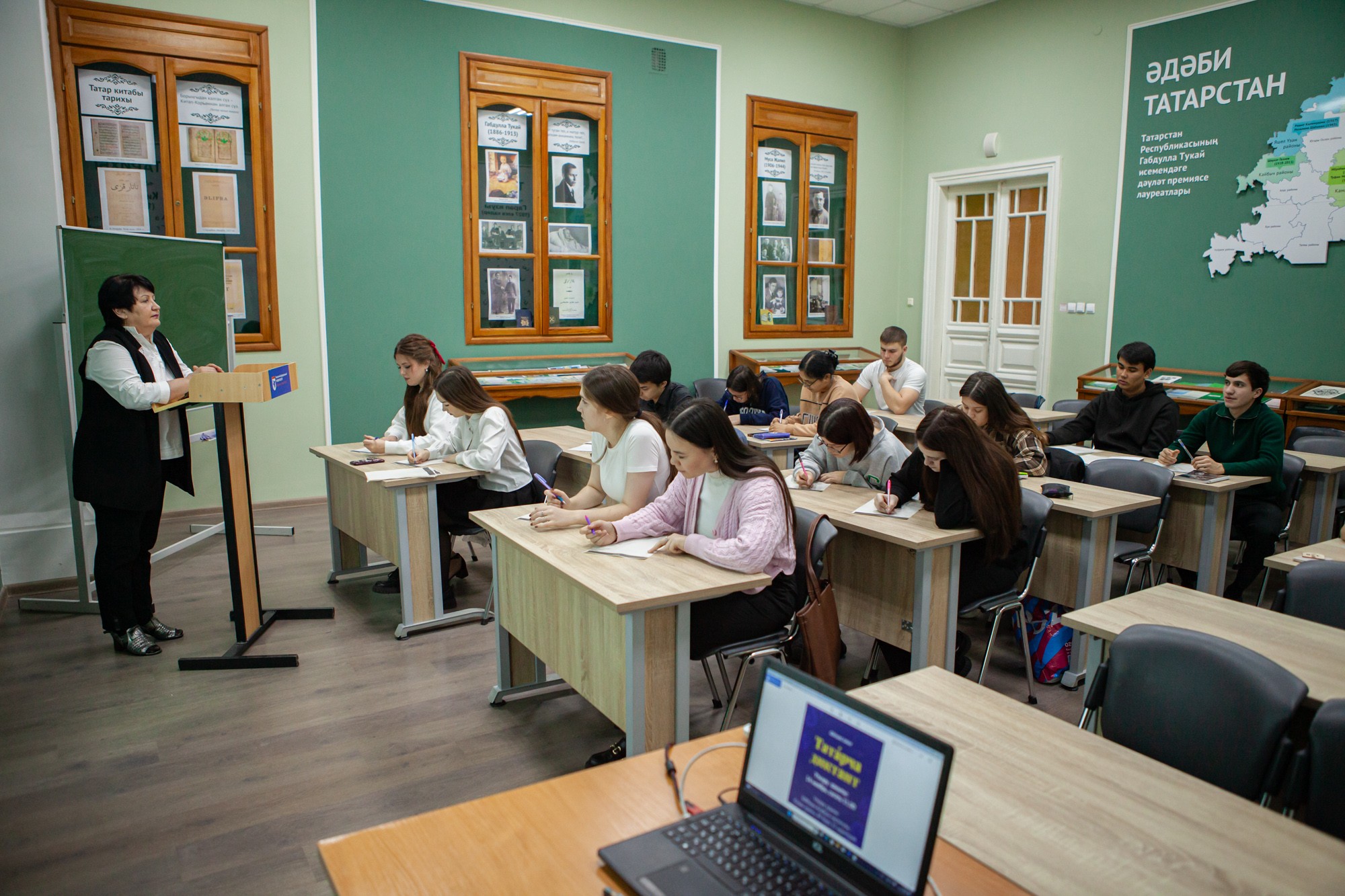 Акция 'Татарча диктант' прошла в Елабужском институте КФУ Акция 'Татарча диктант' прошла в Елабужском институте КФУ