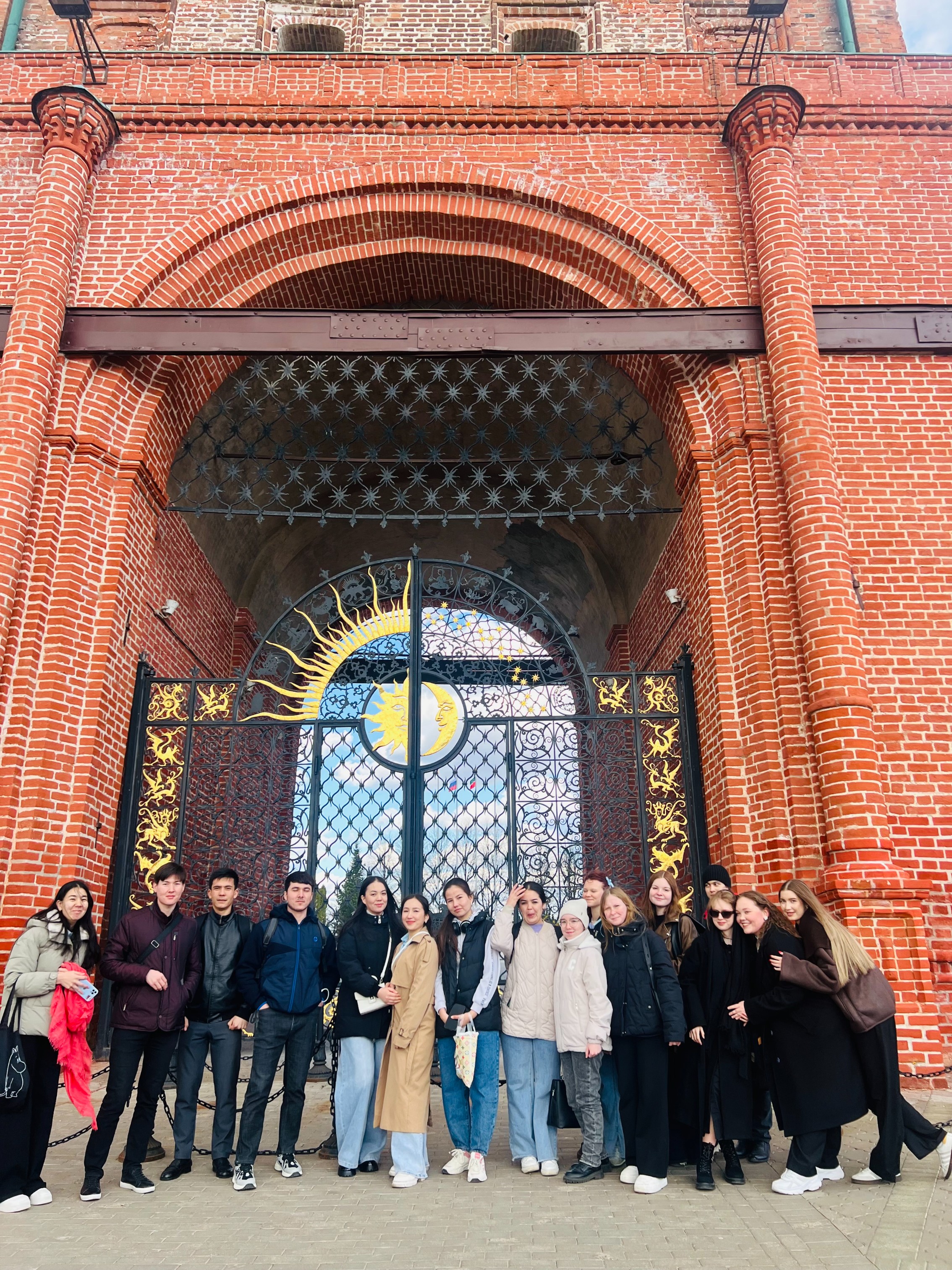 Студенты ИМОИиВ посетили памятник Герою Советского Союза Мусы Джалиля Студенты ИМОИиВ посетили памятник Герою Советского Союза Мусы Джалиля