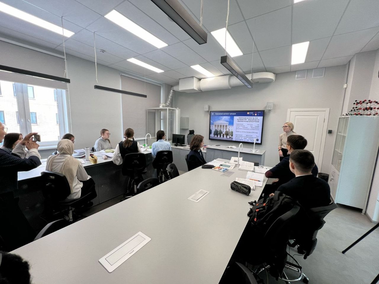 Профориентационная работа преподавателей и студентов кафедры химического образования Химического института им. А.М. Бутлерова с выпусками школ Казани и Альметьевска Профориентационная работа преподавателей и студентов кафедры химического образования Химического института им. А.М. Бутлерова с выпусками школ Казани и Альметьевска