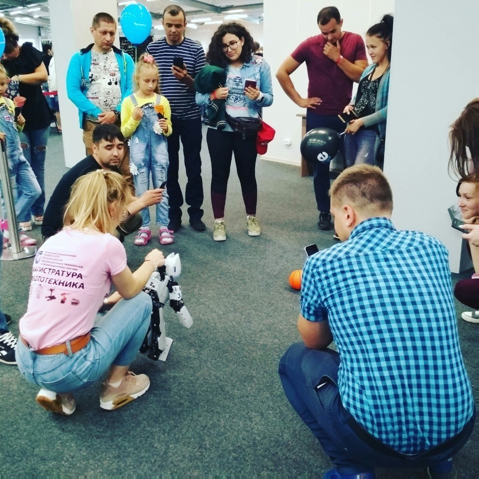 The Higher Institute of Information Technologies and Intelligent Systems took part at the annual festival 'Arenaland' ,LIRS, ITIS, Arenaland, festival, robotics, ROBOTIS