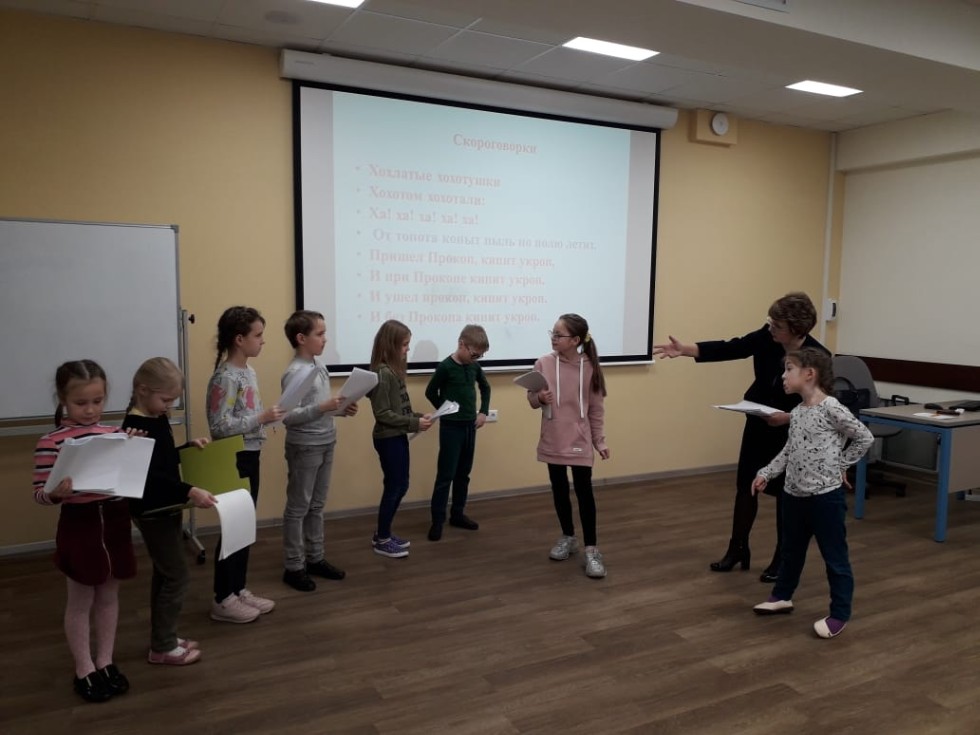 Актерский состав детского театра КФУ 'Радуга' работает над новым спектаклем Актерский состав детского театра КФУ 'Радуга' работает над новым спектаклем